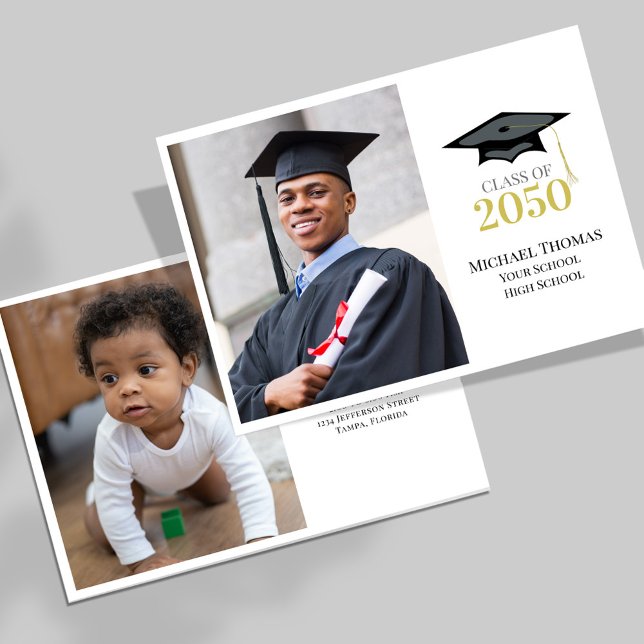 Invitation Classe Classique De Photo De Modèle (Classic Graduation photo invitation template with classic graduation hat.)
