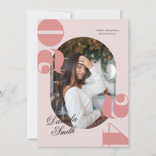 Invitation Classe de Typographie Rose Bold de 2024 Graduation