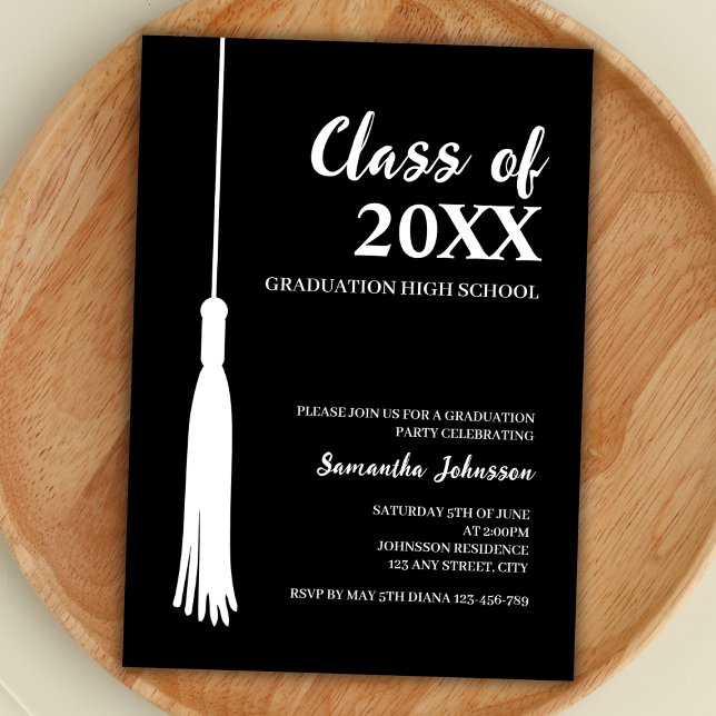 Invitation Classe Moderne De 2024 Grad Tassel Diplôme (graduation party invitation class of 2024 modern minimalist simple black and white grad tassel)