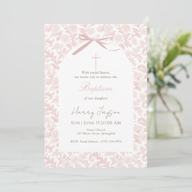 Invitation Classique fille chrétienne baptême toile rose (Debout devant)