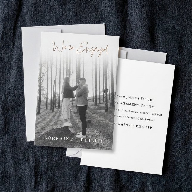 Invitation Classique Photo Complète Nous sommes fiancés Gradi (Classic Full Photo We’re Engaged white Gradient Invitation.)