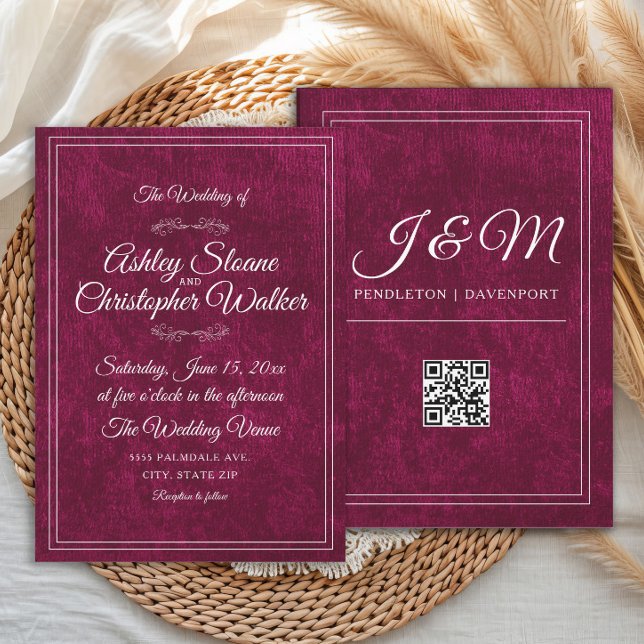 Invitation Code QR de luxe en velours bordeaux blanc monogram (Velvet burgundy script forward wedding invitation)