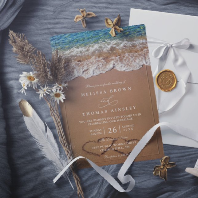 Invitation Cœurs dans le sable Élégant mariage d'été sur la p (Créateur téléchargé)