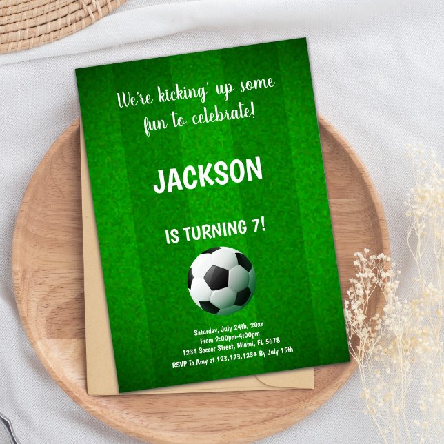 Invitation Conception de la partie sportive de la ligne de te (Green With Line Soccer Birthday Invitations)