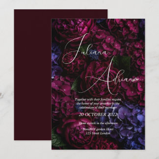 Invitation conception de mariage floral bordeaux mettant en v