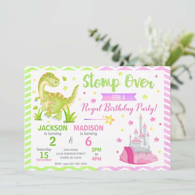 Invitation conjointe d'anniversaire de dinosaure e (Debout devant)