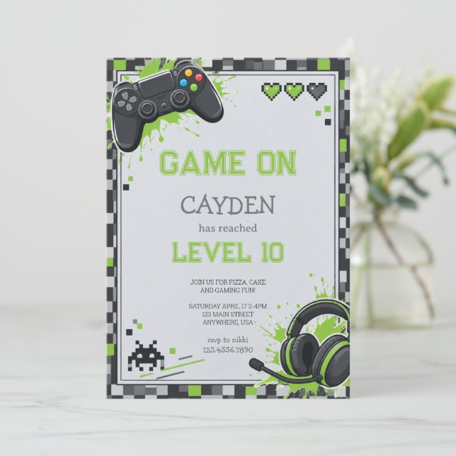Invitation Contrôleur de jeu Pixel Fête d'anniversaire (Debout devant)