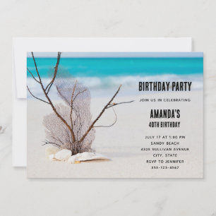 Invitation Coquillages sur une plage de sable Photo Anniversa