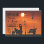 Invitation Couple Motard au Coucher de Soleil Save the Date<br><div class="desc">Ce couple motard a fait une belle balade par une journée magnifique et s'est arrêté pour regarder le coucher de soleil ! Une carte Save the Date parfaite pour le couple qui aime rouler et l'aventure.</div>