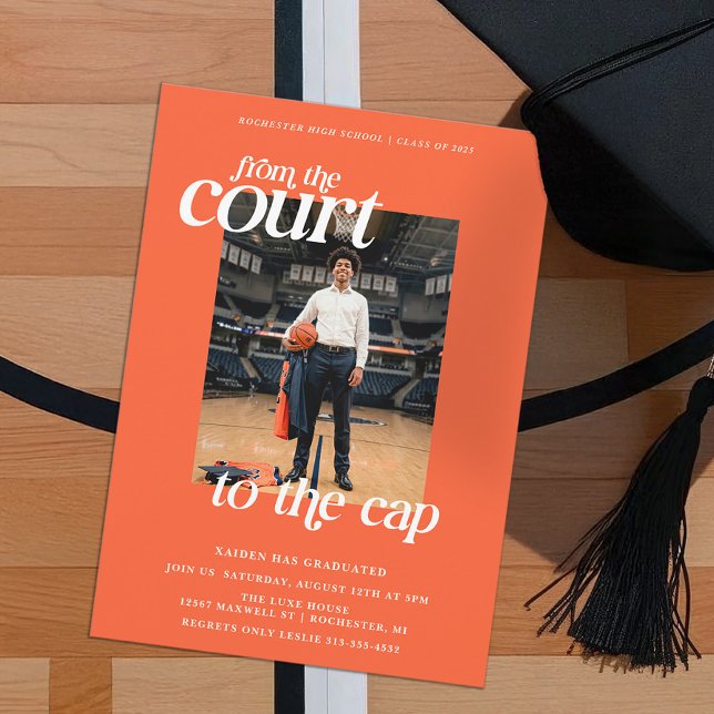 Invitation Cour de graduation de basket-ball au Casquette (Basketball Graduation Party Invitation. From the Court to the Cap. )