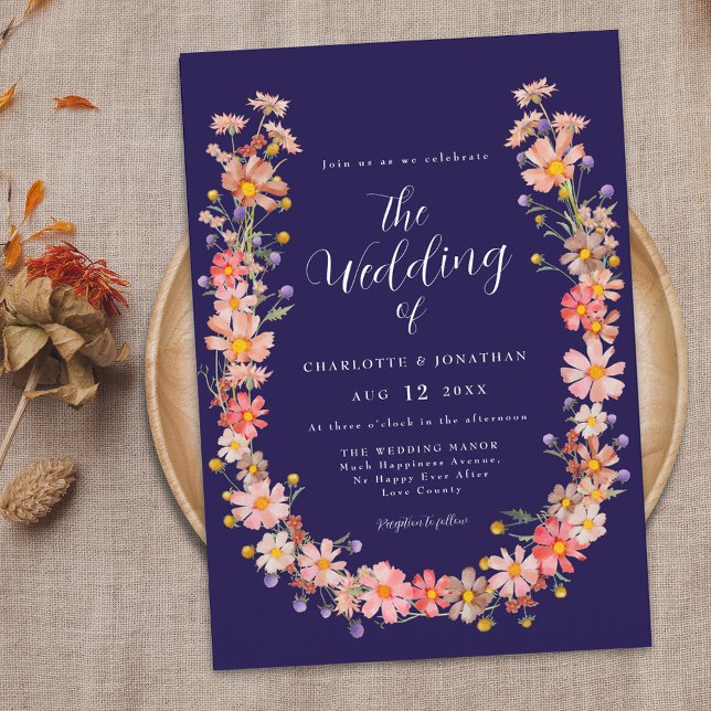 Invitation Couronne florale bleu marine Mariage d'automne (Boho fall rustic floral wildflower wreath navy blue and white wedding invitation Elegant script)