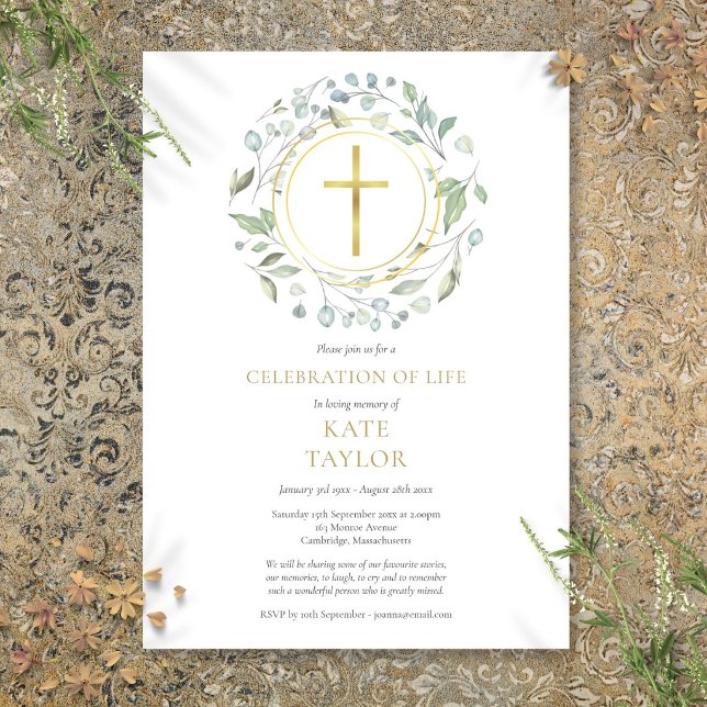 Invitation Couronne végétale de croix dorée Célébration de la (Gold Cross Greenery Garland Celebration of Life Invitation)