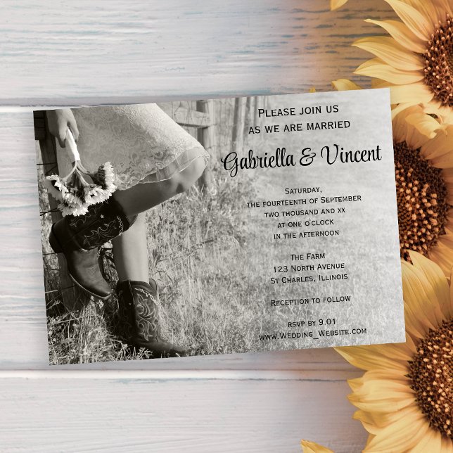 Invitation Cowgirl et Sunflowers Country Mariage (Invite guests to your farm marriage with the charming Cowgirl & Sunflowers Ranch Wedding Invitation.)