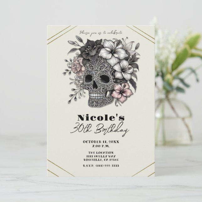 Invitation Crâne Élégant Avec Fleurs Exotiques Fête d'Anniver (Debout devant)