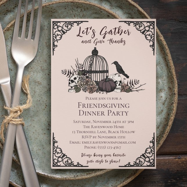 Invitation Crânes gothiques & Roses Remercient Amical (Gothic Friendsgiving Dinner Invite. Hand-Drawn Goth Skulls, Roses, Birdcage, Pumpkin & Fall Leaves )