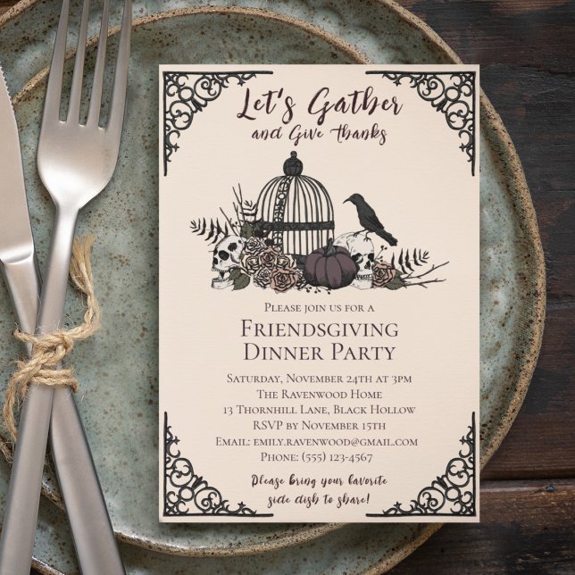Invitation Crânes gothiques & Roses Remercient Amical (Gothic Friendsgiving Dinner Cream Invite. Hand-Drawn Skulls, Roses, Birdcage, Pumpkin & Fall Leaves)