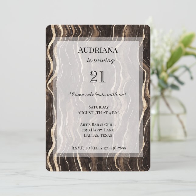 Invitation Creamme Brown Chocolat Gold Fils Anniversaire (Debout devant)