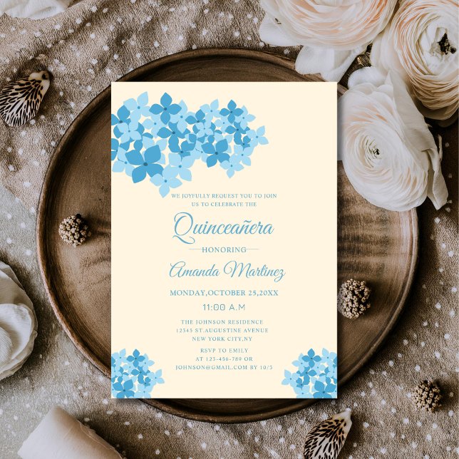 Invitation crème et bleu hydrangea floral unique quinceañera (Créateur téléchargé)