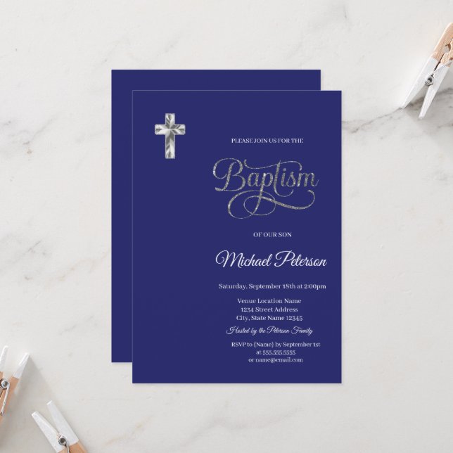 Invitation Croix argentée élégante baptême bleu marine (Devant/Arrière en situation)