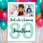 Invitation Custom 80th Birthday Green Script Photo Collage<br><div class="desc">Mettez un sourire sur un visage avec cette coutume 80e anniversaire moderne script vert photo collage Invitation. Vous pouvez ajouter de jolies photos d'enfance ou tout ce que vous voulez. - Cliquez simplement pour personnaliser ce design 🔥 Mes promesses - Ce design est unique et conçu avec vous en tête...</div>