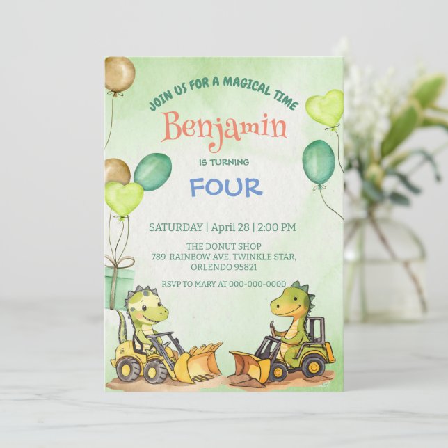 Invitation Cute dinosaure Excavateur tracteur ballon Annivers (Debout devant)