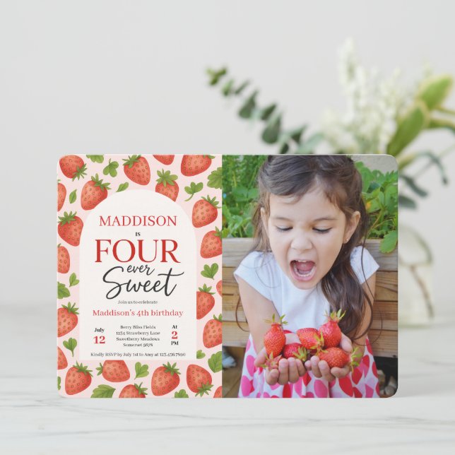 Invitation Cute fraise Four Ever Sweet 4e anniversaire Photo (Debout devant)