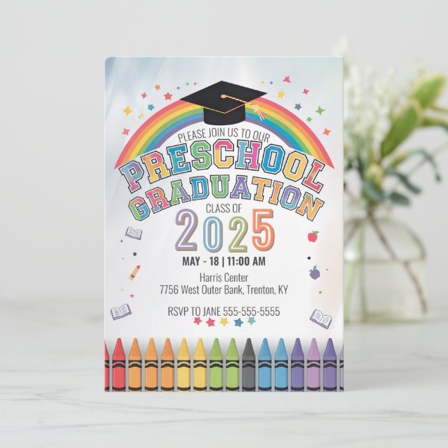 Invitation Cute Rainbow Preschool Graduol Cap Confetti (Debout devant)