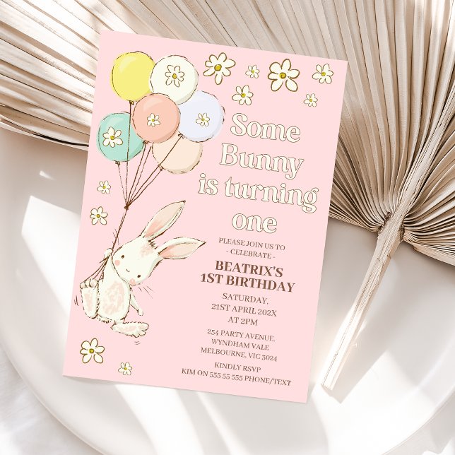 Invitation Daisy Pink Un Lapin Tourne Un 1Er Anniversaire (Light pink modern some bunny is turning one 1st birthday invitation with balloons and daises.)