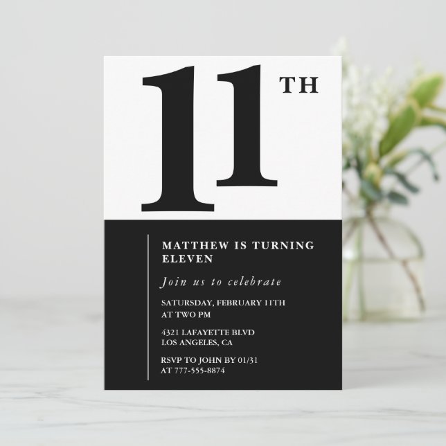 Invitation d'anniversaire 11 ans noir et blanc Sim (Debout devant)