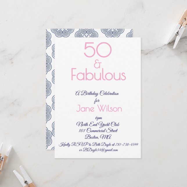 Invitation d'anniversaire 50 ans Navy et Rose (Devant/Arrière en situation)