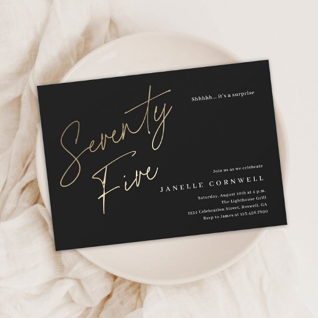 Invitation d'anniversaire 75 ans minimaliste noir  (Modern gold script 75th birthday party invitations.)