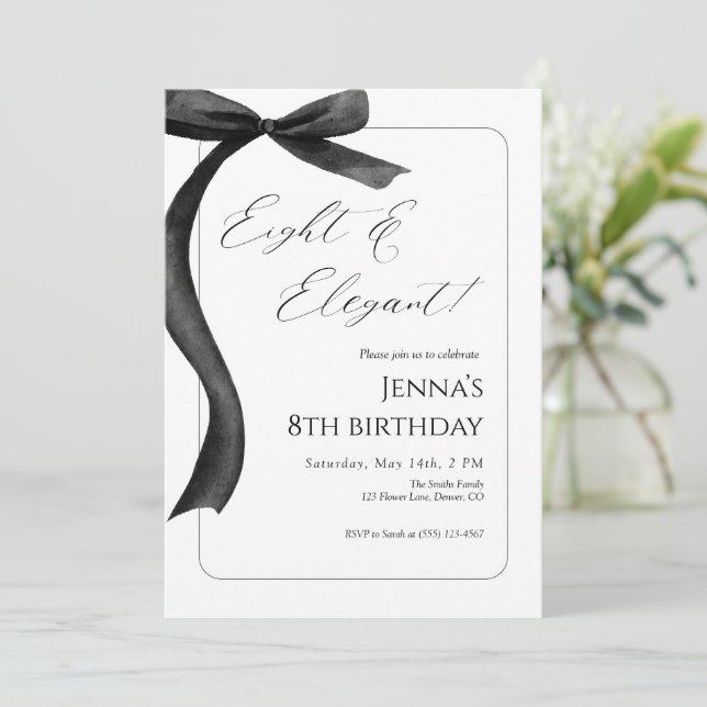 Invitation d'anniversaire 8 ans Black Bow  (Debout devant)