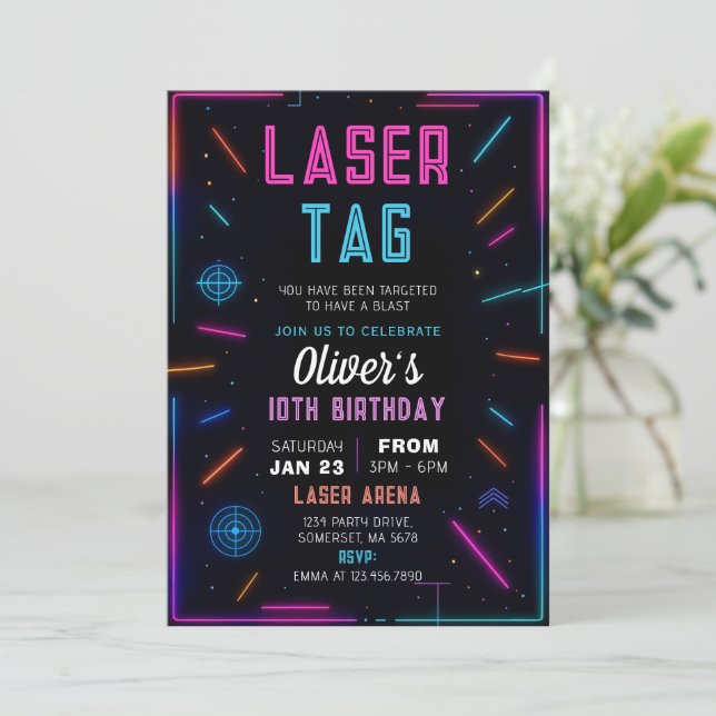 Invitation d'anniversaire au Neon Laser Tag (Debout devant)