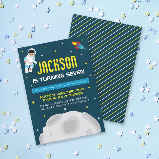 Invitation d'anniversaire d'astronaute garçon somb (Créateur téléchargé)