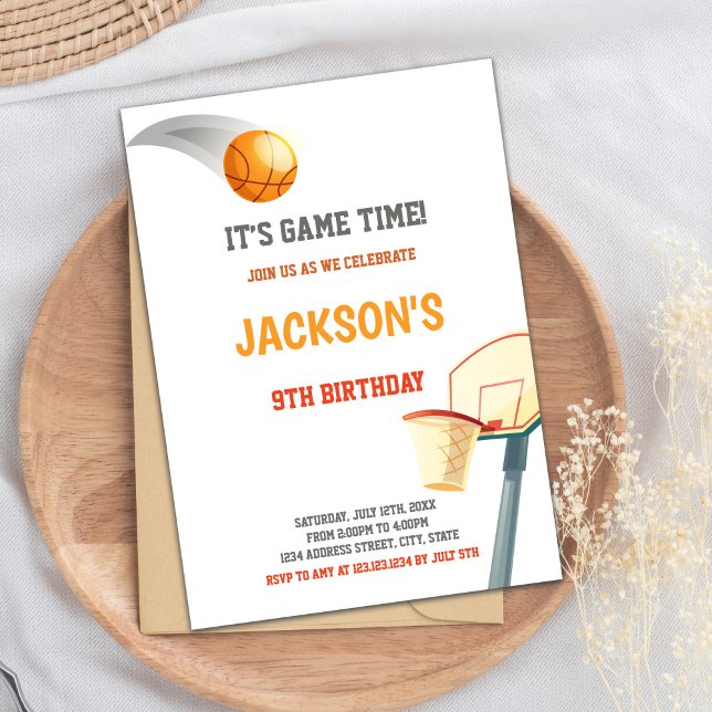 Invitation d'anniversaire de basket-ball (Basketball On Basket Invitations)