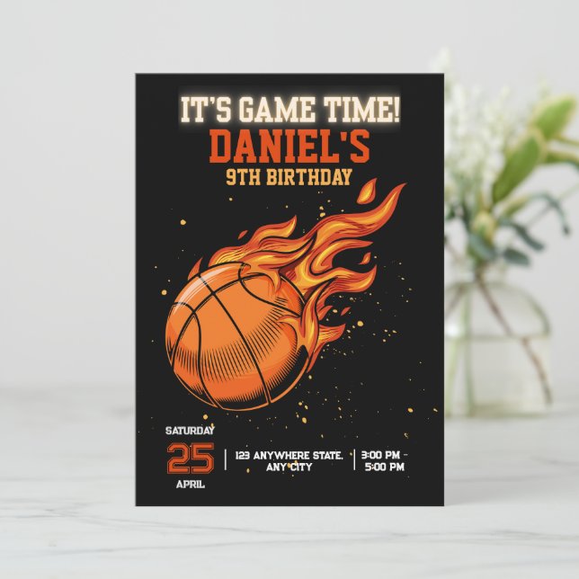 Invitation d'anniversaire de basketball modifiable (Debout devant)