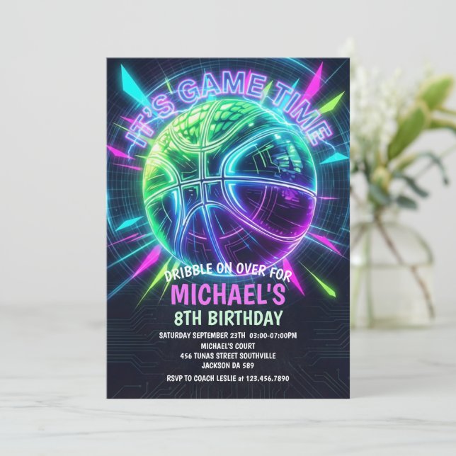 Invitation d'anniversaire de basketball néon (Debout devant)