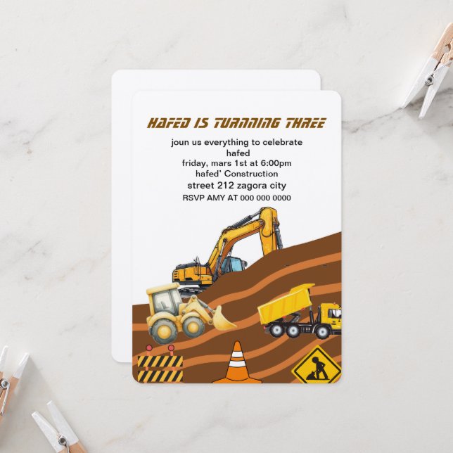 Invitation d'anniversaire de camion de constructio (Devant/Arrière en situation)