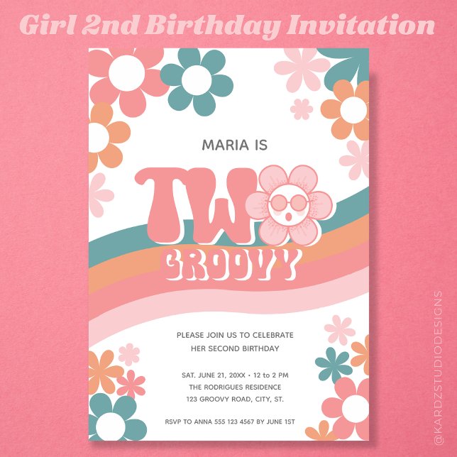 Invitation d'anniversaire de deux ans pour deux fi (Girl 2nd Birthday Invitation, with "Two Groovy" theme, cool daisies and retro vibes.)