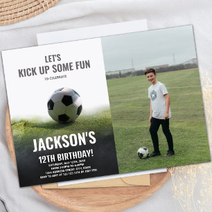 Invitation d'anniversaire de football blanc et noi