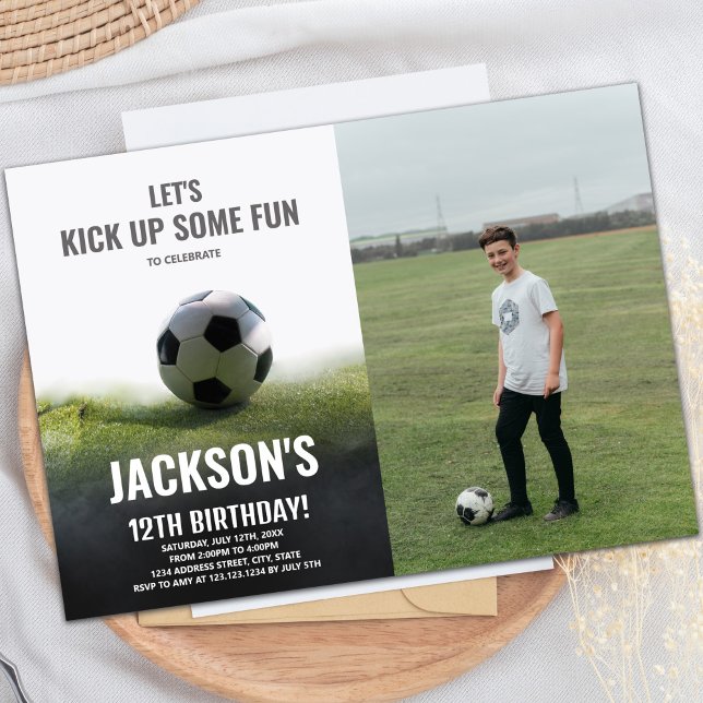 Invitation d'anniversaire de football blanc et noi (White Black Soccer Birthday Invitations w photo)
