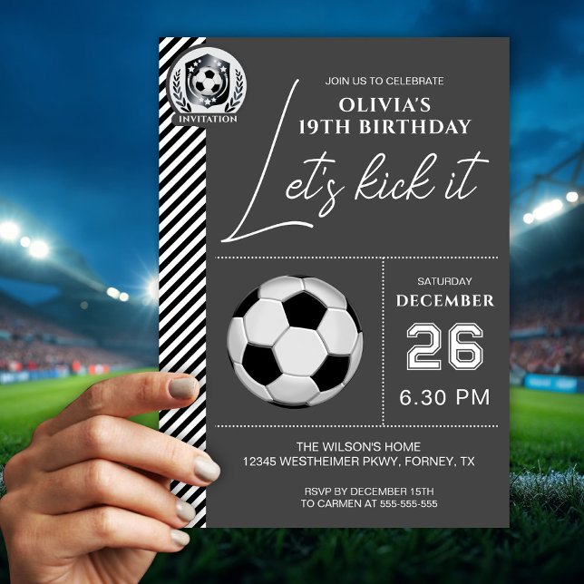 Invitation d'anniversaire de football minimaliste  (Créateur téléchargé)