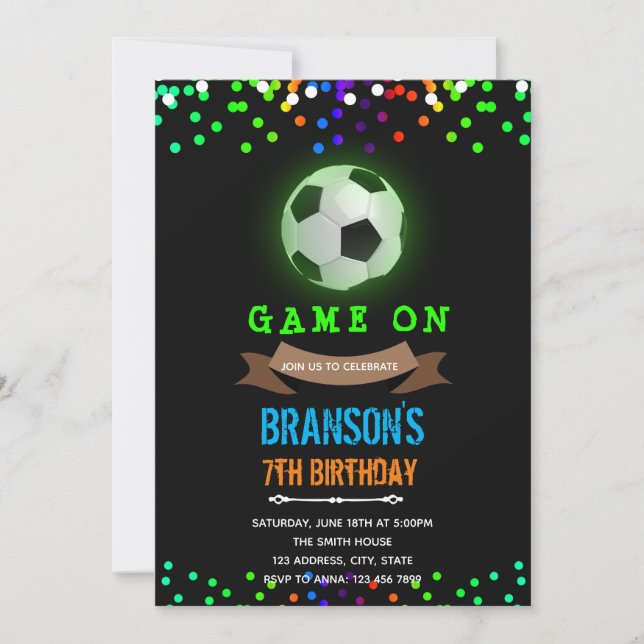 Invitation d'anniversaire de football qui brille d (Devant)