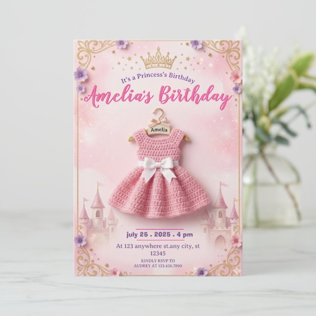 Invitation d'anniversaire de princesse avec robe a (Debout devant)