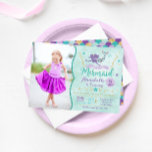 Invitation D'Anniversaire De Sirène Avec Photo<br><div class="desc">Cette invitation violette,  turquoise et dorée est parfaite pour une fête d'anniversaire de sirène ! Customisez avec votre photo et vos détails !</div>