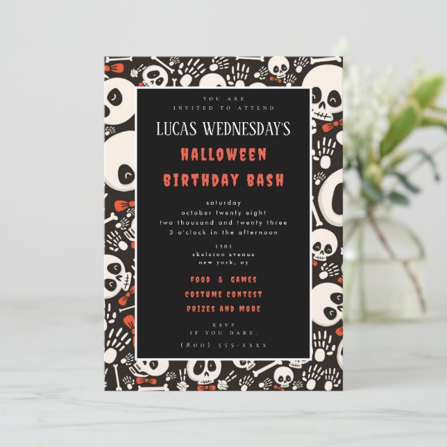 Invitation d'anniversaire d'Halloween (Debout devant)