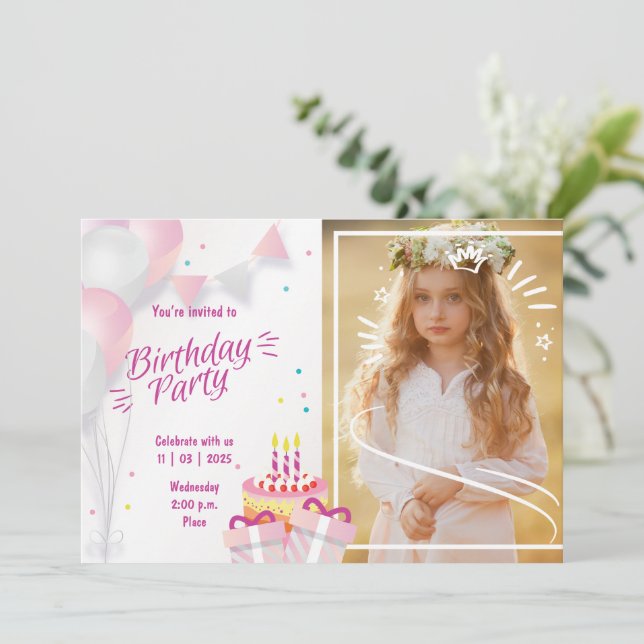Invitation d'anniversaire photo avec ballons et gâ (Debout devant)