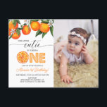 Invitation d'anniversaire pour notre petite mignon<br><div class="desc">Notre petite mignonne a un an. Cette invitation sur le thème des agrumes est parfaite pour les anniversaires d'été. Un design mettant en vedette des agrumes et des fleurs sur une branche d'arbre rendra votre invitation spéciale ! Ajoutez le nom de votre petite mignonne et sa date d'anniversaire ainsi que...</div>