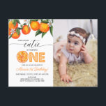 Invitation d'anniversaire pour notre petite mignon<br><div class="desc">Notre petite mignonne a un an. Cette invitation sur le thème des agrumes est parfaite pour les anniversaires d'été. Un design avec des fruits et des fleurs d'agrumes sur une branche d'arbre rendra votre invitation spéciale ! Ajoutez le nom de votre petite mignonne, sa date d'anniversaire et les détails de...</div>