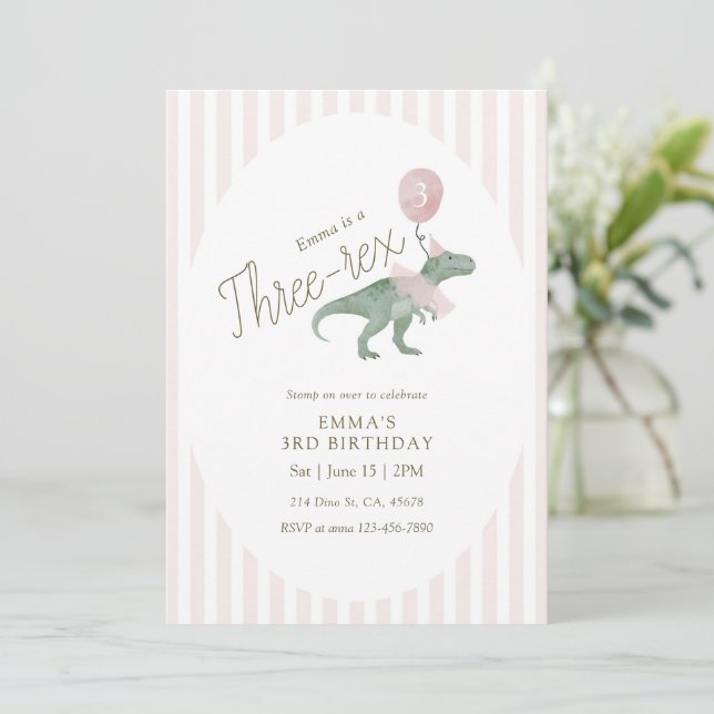 Invitation d'anniversaire pour un troisième annive (Debout devant)